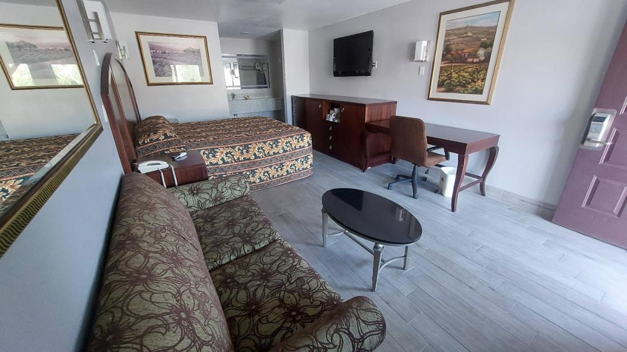Regency Inn Норко Екстер'єр фото