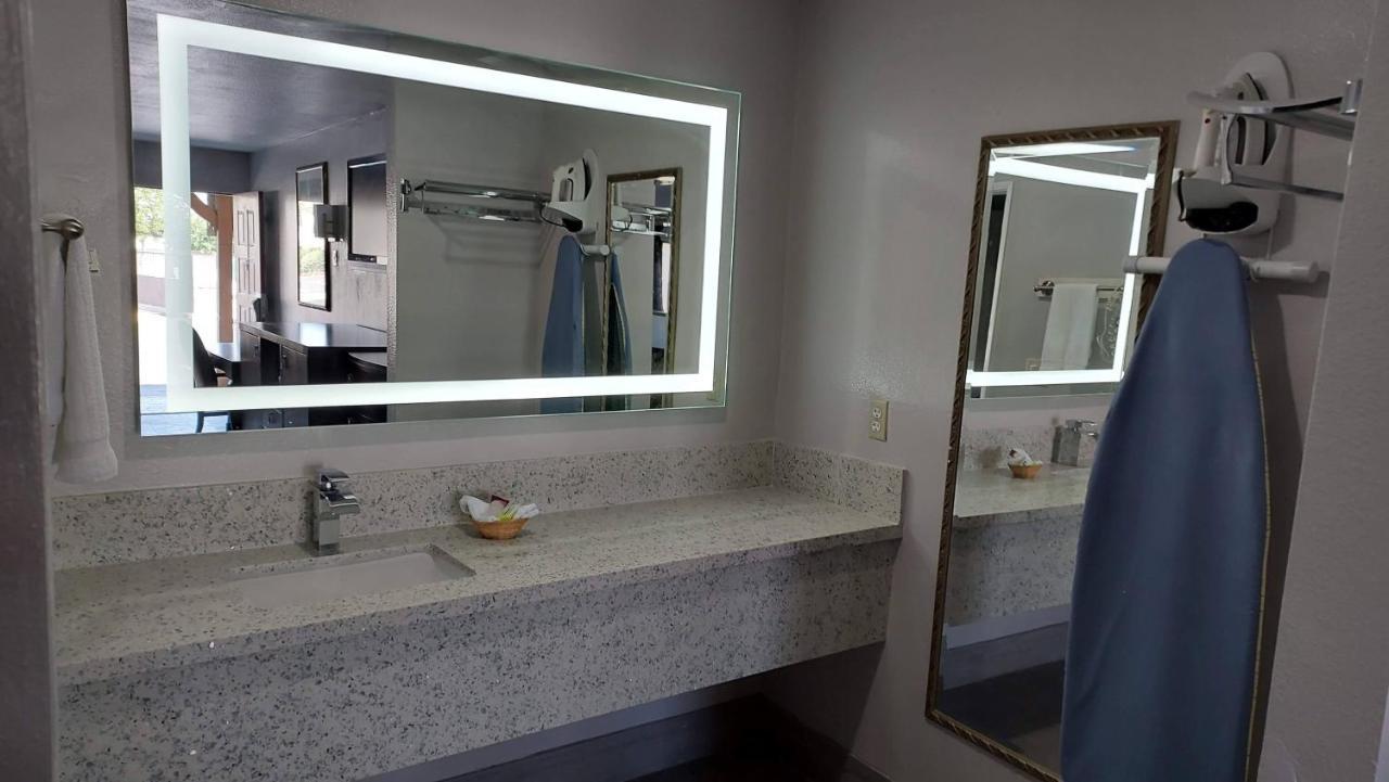 Regency Inn Норко Екстер'єр фото